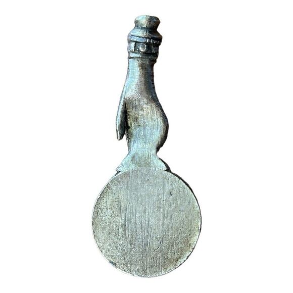 New Two Hands With Blue Coral Round Objects - Picture 3 of 7